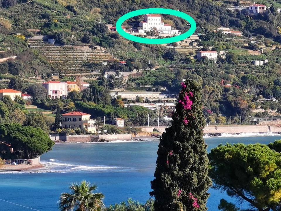 Romantic Casa Lorenzina Affittacamere Βεντιμίλια Εξωτερικό φωτογραφία