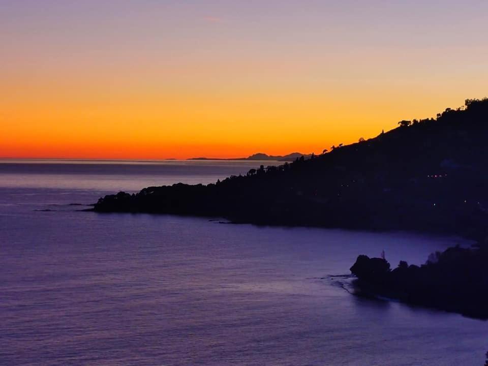 Romantic Casa Lorenzina Affittacamere Βεντιμίλια Εξωτερικό φωτογραφία