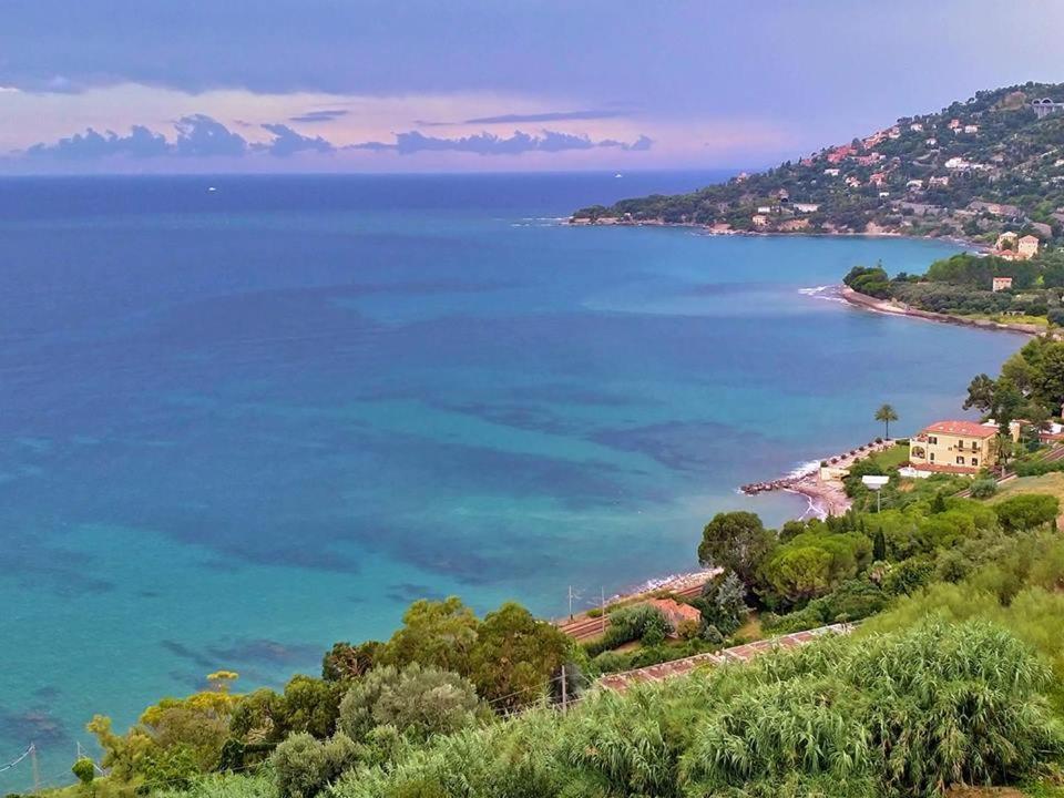 Romantic Casa Lorenzina Affittacamere Βεντιμίλια Εξωτερικό φωτογραφία