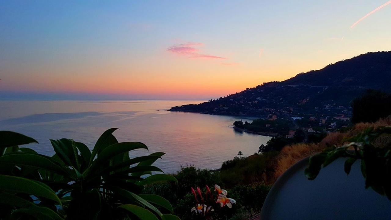 Romantic Casa Lorenzina Affittacamere Βεντιμίλια Εξωτερικό φωτογραφία