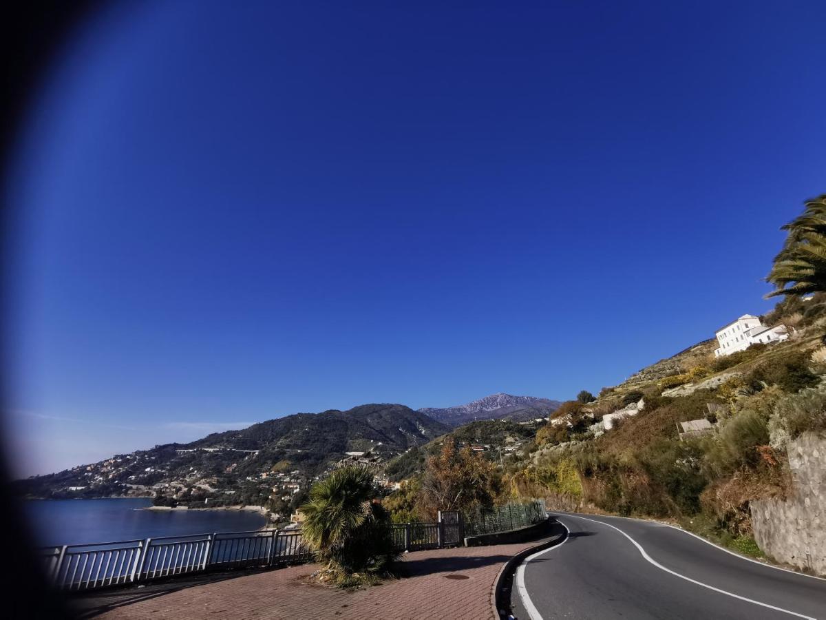 Romantic Casa Lorenzina Affittacamere Βεντιμίλια Εξωτερικό φωτογραφία